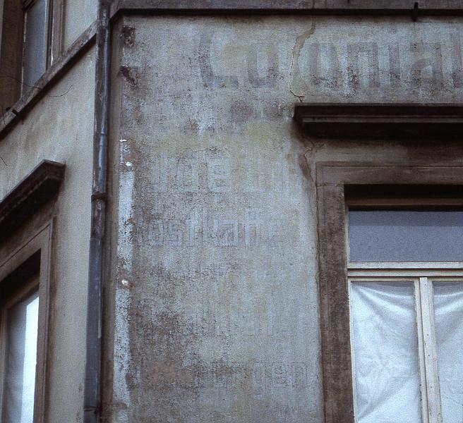 Meißen, Neumarkt-Ecke Hahnemannplatz, 1.12.1996 (2).jpg - ... Röstkaffee ...